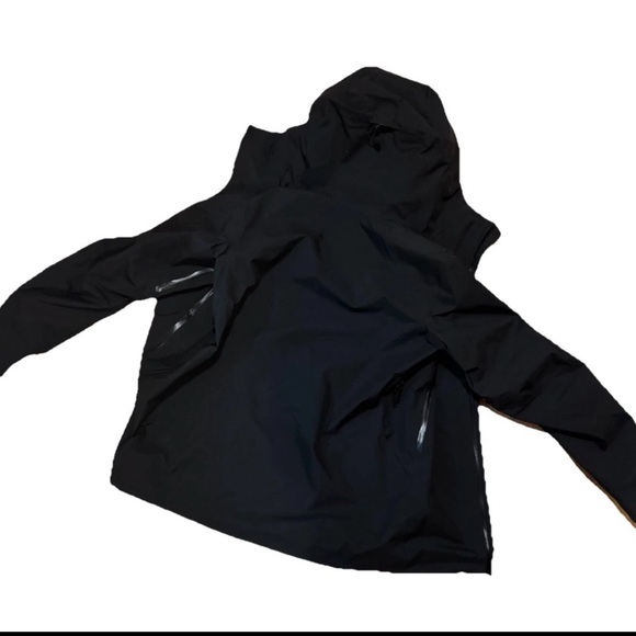 Arc'teryx men’s small rush jacket - Picture 3 of 4